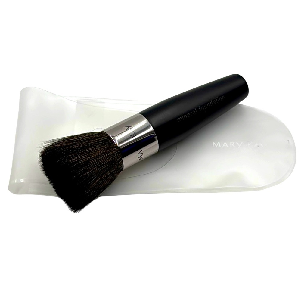 Mary Kay Mineral Powder Foundation Brush - New in Pouch